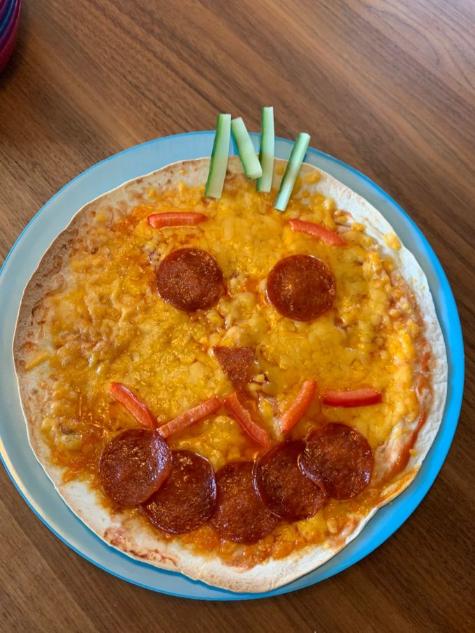 Halloween pizza “glad”